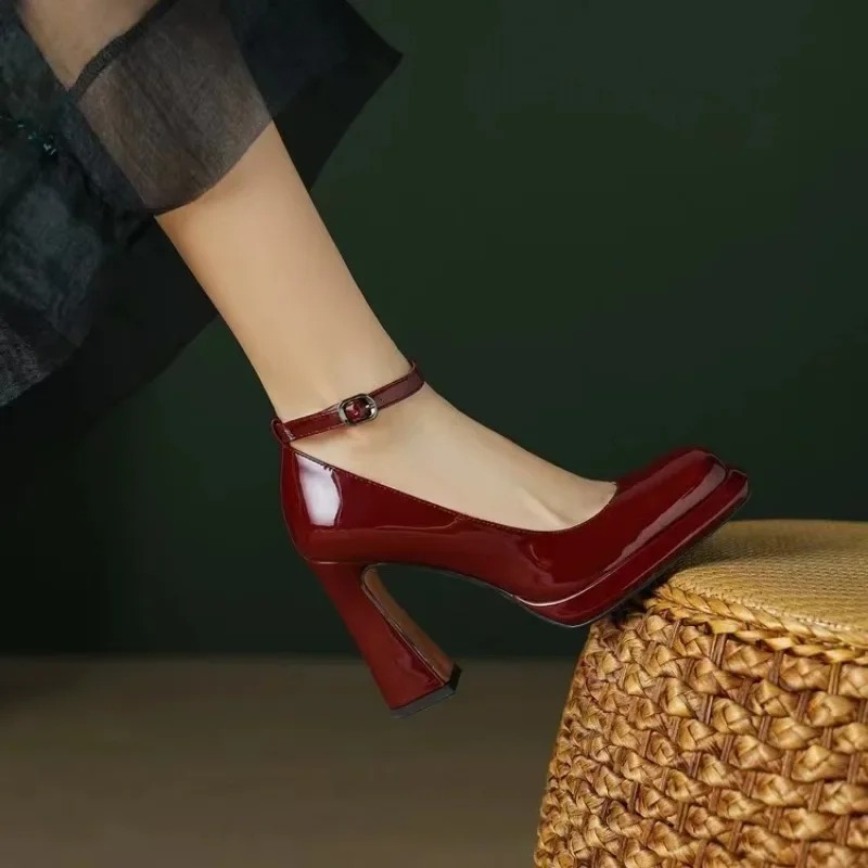 Fashionable high-heeled shoes. - Leather Classic Strap ulasan dan harga